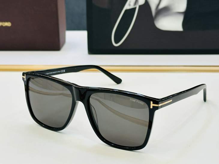 Picture of Tom Ford Sunglasses _SKUfw76017560fw